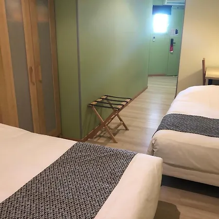 Hotell In Jungle