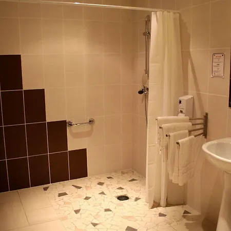 Hotel In Jungle 2*